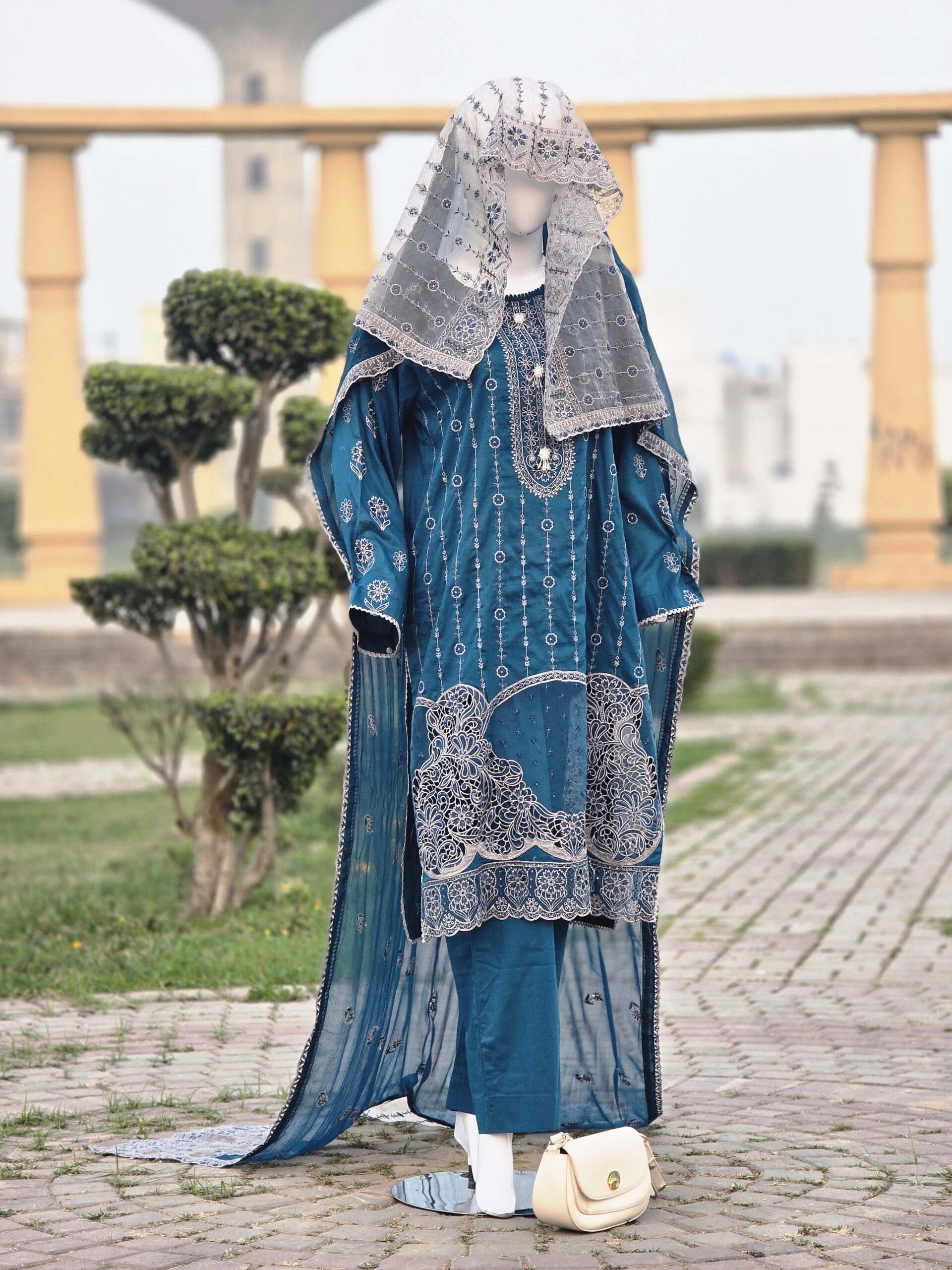 EMBROIDERED SUIT 3PCs